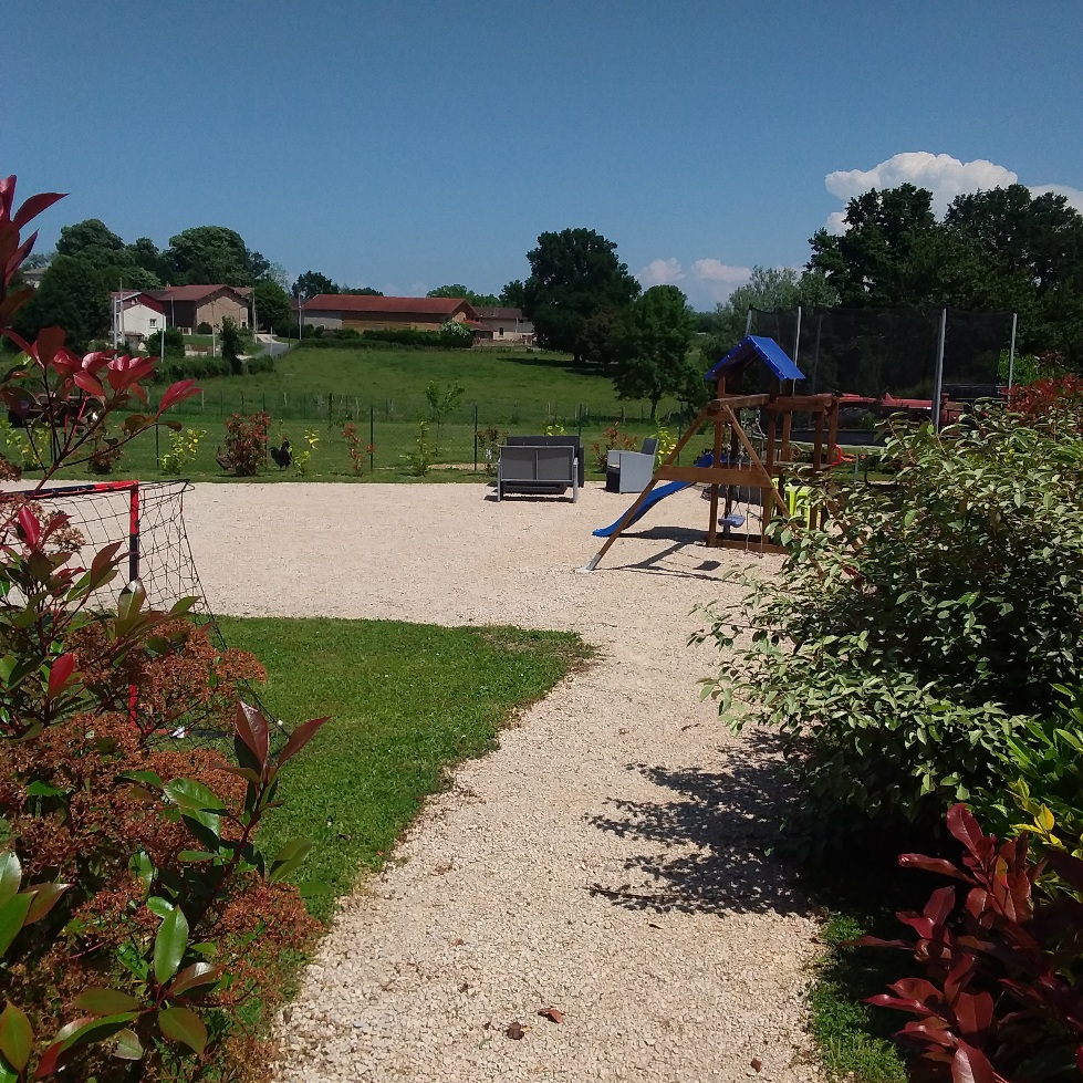 Aire camping-car  Pont-de-Vaux (01190) - Photo 2